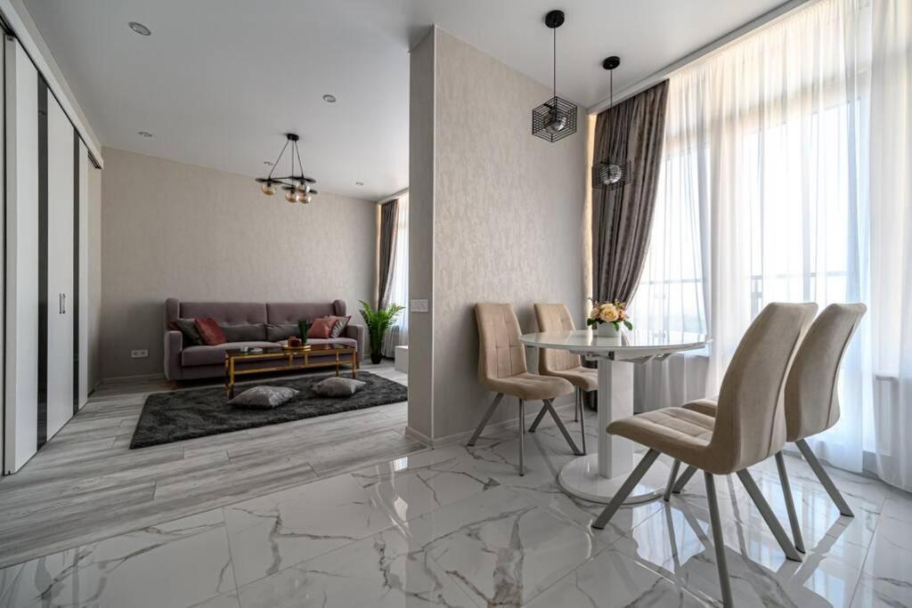 Комфортные Апартаменты 36 Жемчужина โอเดสซา ภายนอก รูปภาพ